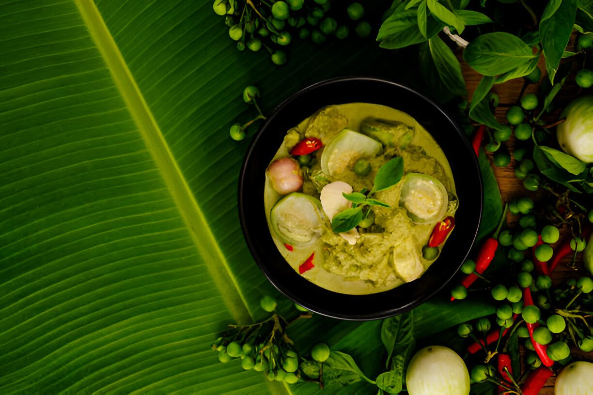  Gaeng Keow Wan Gai (Green Curry with Chicken) 