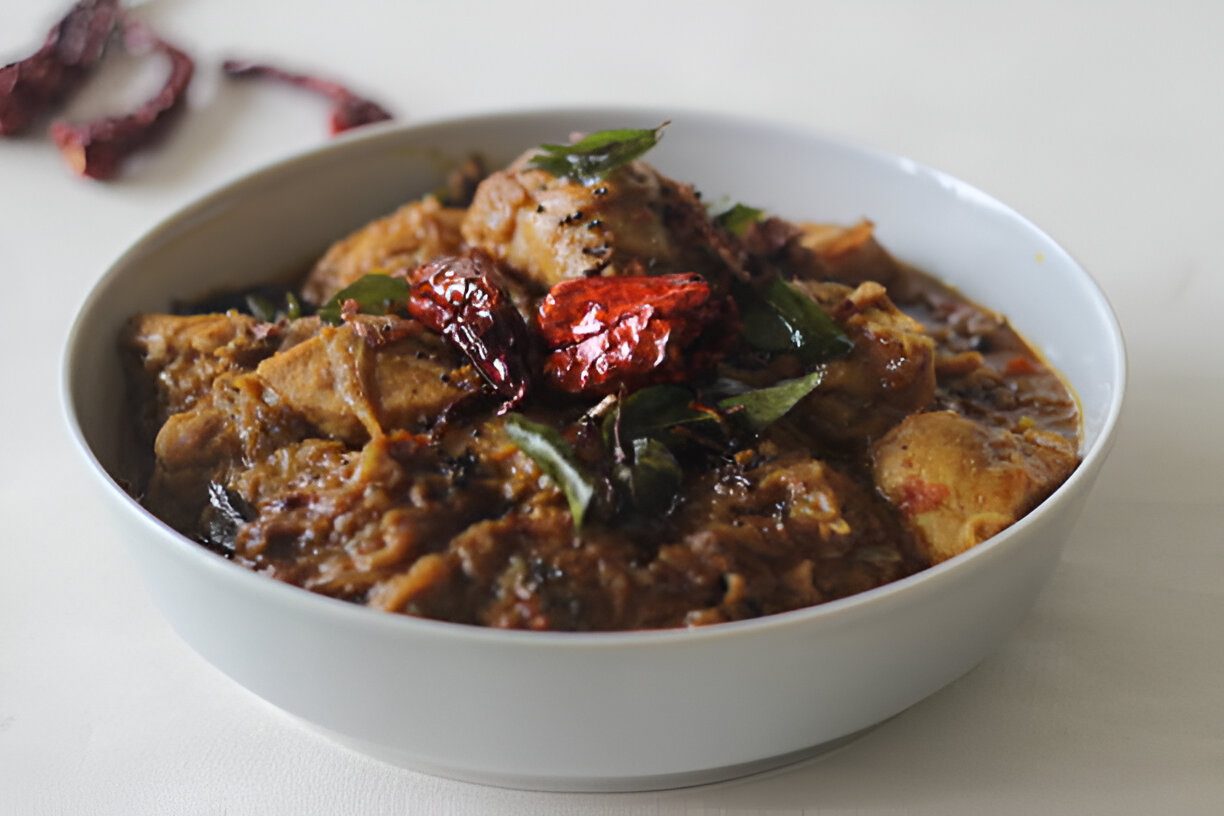 Kozhi Varutharachathu (Chicken in Roasted Coconut Gravy)
